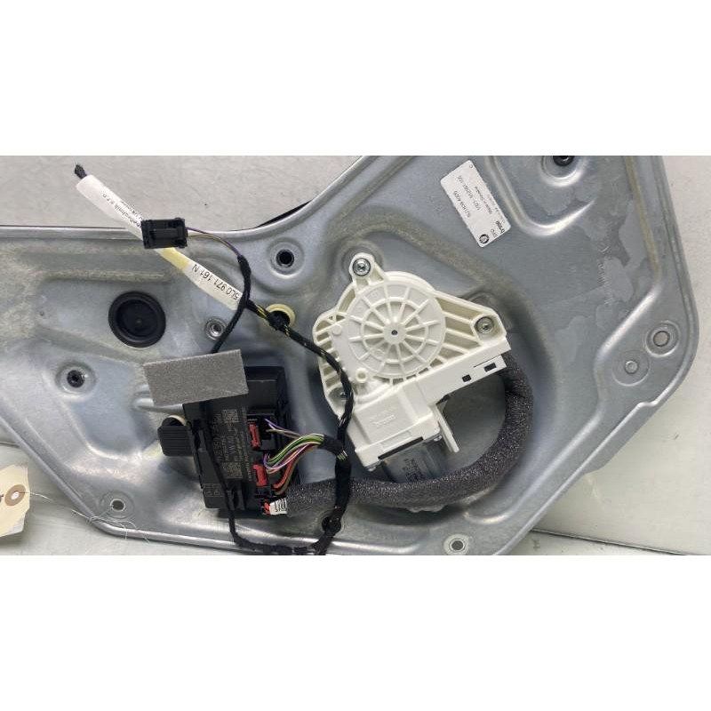 Leve vitre electrique arriere droit SKODA YETI Photo n°1