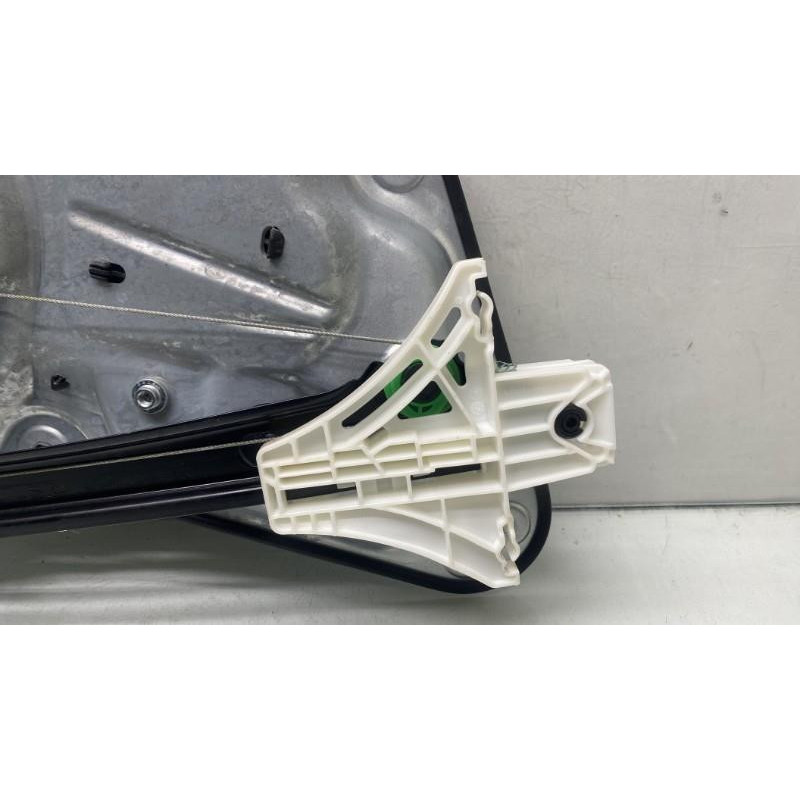 Leve vitre electrique arriere gauche SKODA YETI Photo n°4