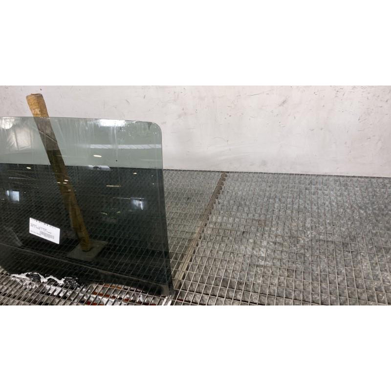 Vitre arriere droit PEUGEOT 308 2 Photo n°6