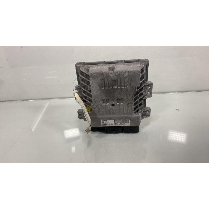 Calculateur moteur PEUGEOT 308 2 Photo n°1