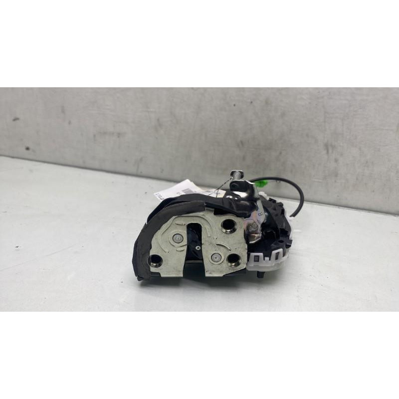 Serrure arriere droit TOYOTA YARIS 3 Photo n°2