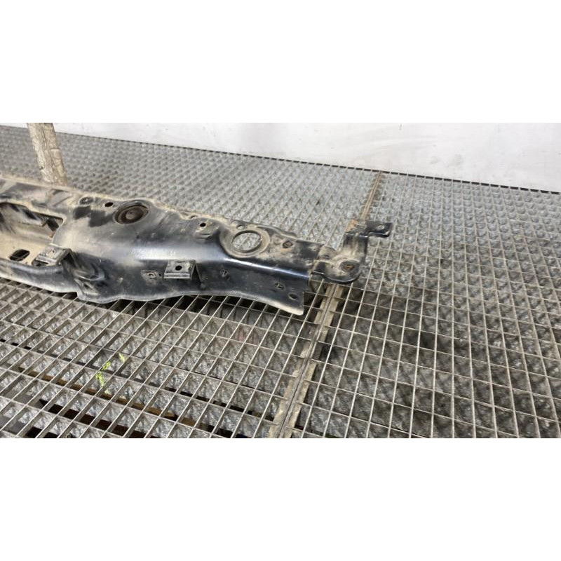 Traverse superieure HYUNDAI I 40 Photo n°4