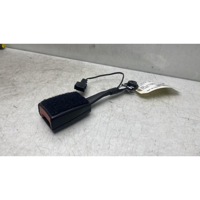 Attache ceinture avant droit OPEL ZAFIRA TOURER C Photo n°1