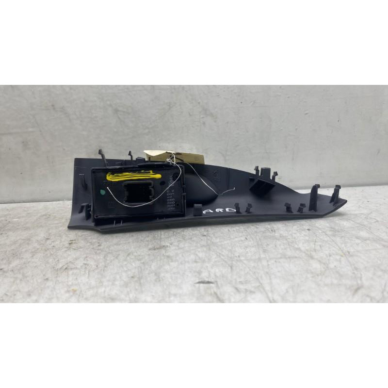 Interrupteur de leve vitre arriere droit OPEL ZAFIRA TOURER C Photo n°2