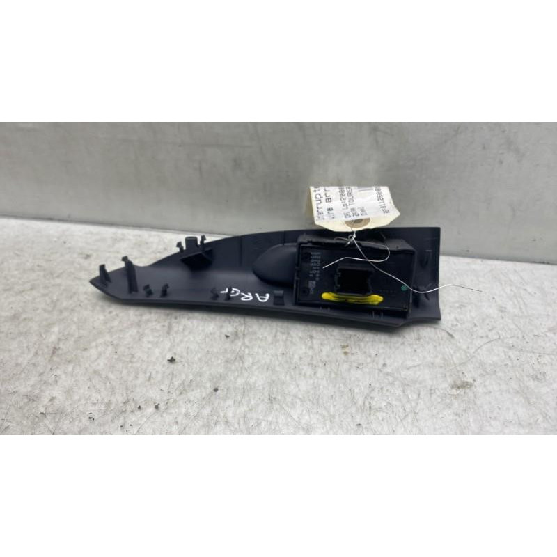 Interrupteur de leve vitre arriere gauche OPEL ZAFIRA TOURER C Photo n°3