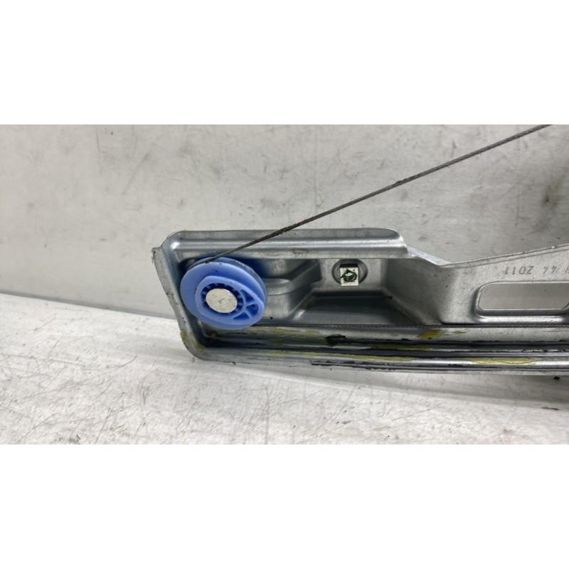 Leve vitre electrique arriere droit OPEL ZAFIRA TOURER C Photo n°3