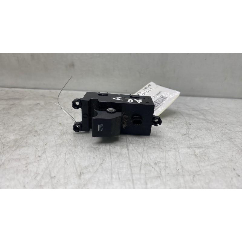 Interrupteur de leve vitre arriere droit HYUNDAI I 40 Photo n°2