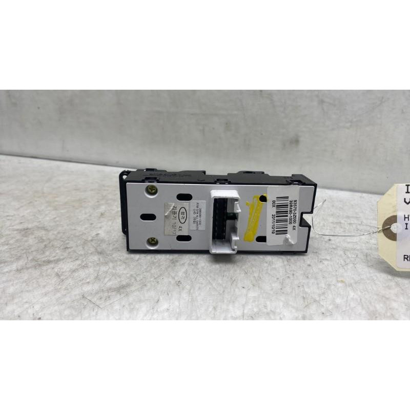 Interrupteur de leve vitre avant gauche HYUNDAI I 40 Photo n°4