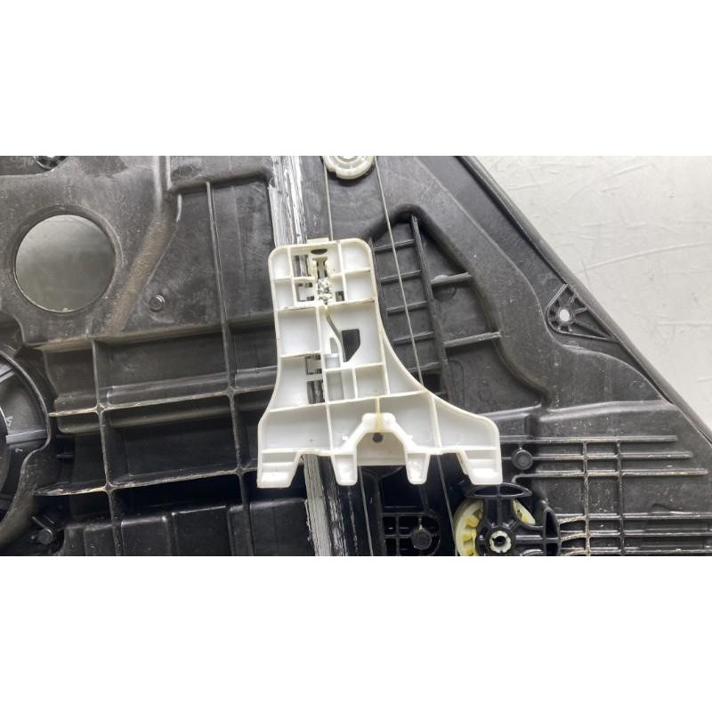 Leve vitre electrique arriere droit HYUNDAI I 40 Photo n°4