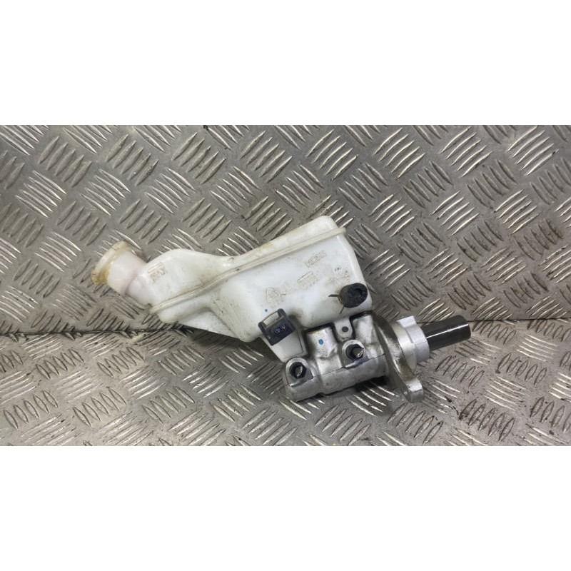 Maitre cylindre (freinage) HYUNDAI I 40 Photo n°2