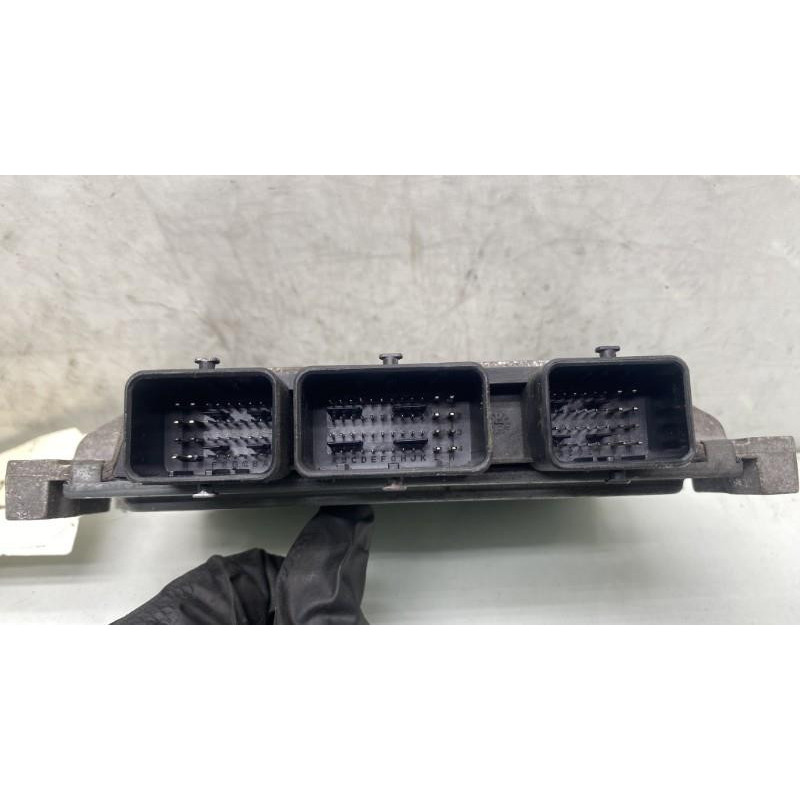 Calculateur moteur RENAULT TWINGO 2 Photo n°1