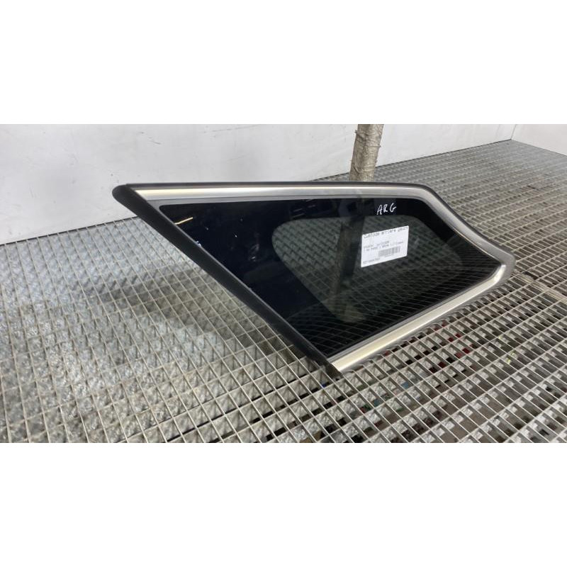 Custode arriere gauche HYUNDAI I 40 Photo n°1