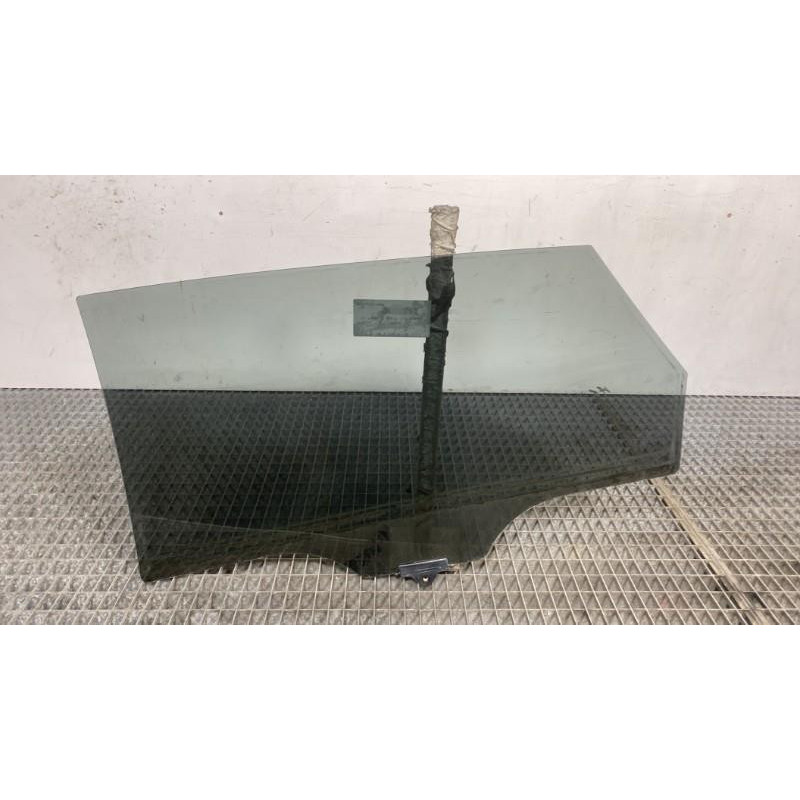 Vitre arriere droit HYUNDAI I 40 Photo n°1