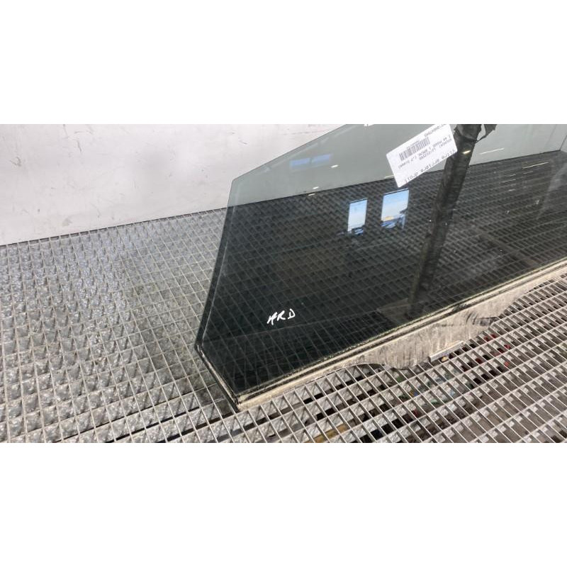 Vitre arriere droit HYUNDAI I 40 Photo n°2