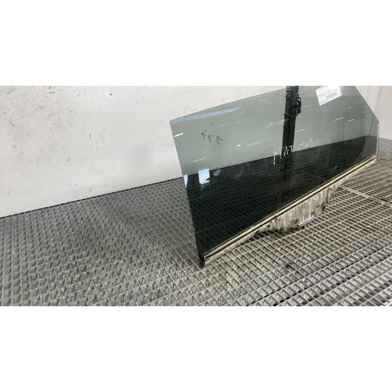 Vitre arriere gauche HYUNDAI I 40 Photo n°1