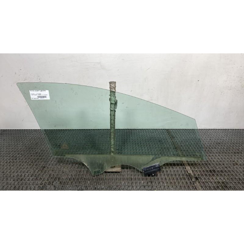 Vitre avant gauche HYUNDAI I 40 Photo n°5