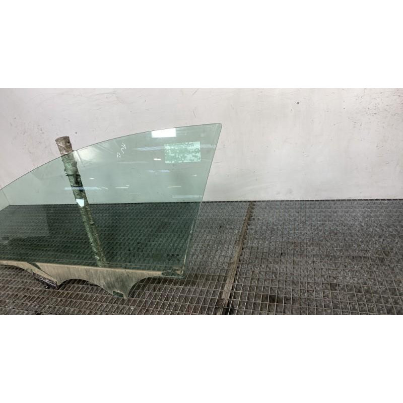 Vitre avant gauche HYUNDAI I 40 Photo n°6