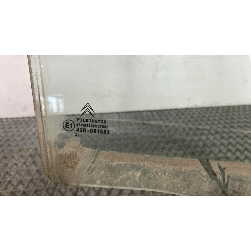 Vitre arriere droit CITROEN C3 PICASSO Photo n°2