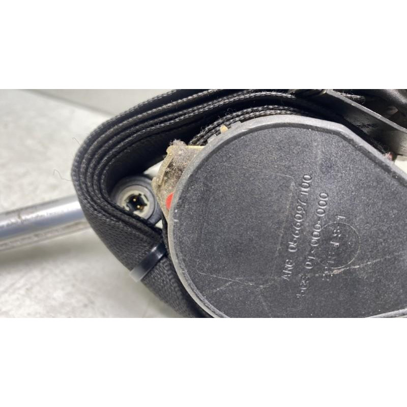Pretensionneur de ceinture avant gauche MERCEDES CLASSE V 638 Photo n°4