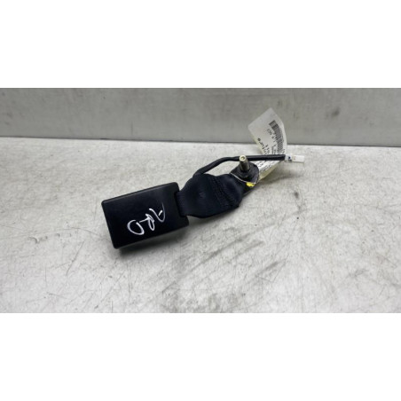Attache ceinture arriere droit NISSAN QASHQAI 1