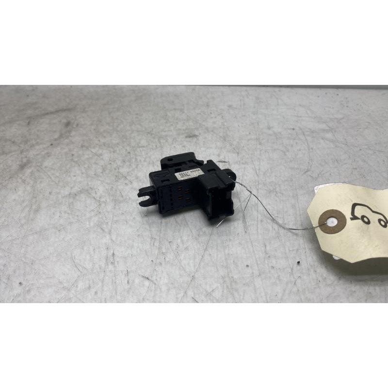 Interrupteur de leve vitre arriere droit NISSAN QASHQAI 1 Photo n°1