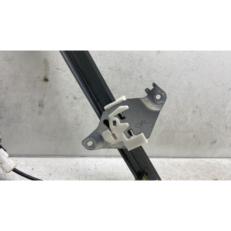 Leve vitre electrique arriere gauche NISSAN QASHQAI 1 Photo n°4