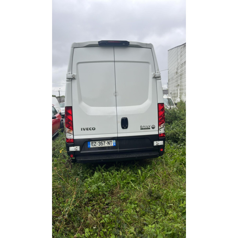 Feu arriere stop central IVECO DAILY 6 Photo n°6