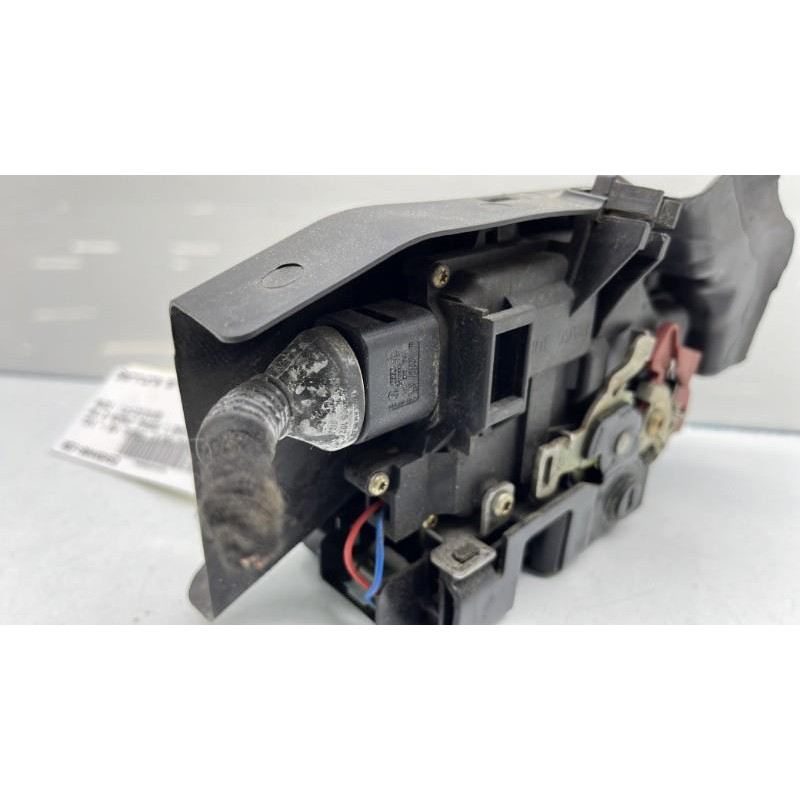 Serrure arriere droit AUDI A4 2 Photo n°1
