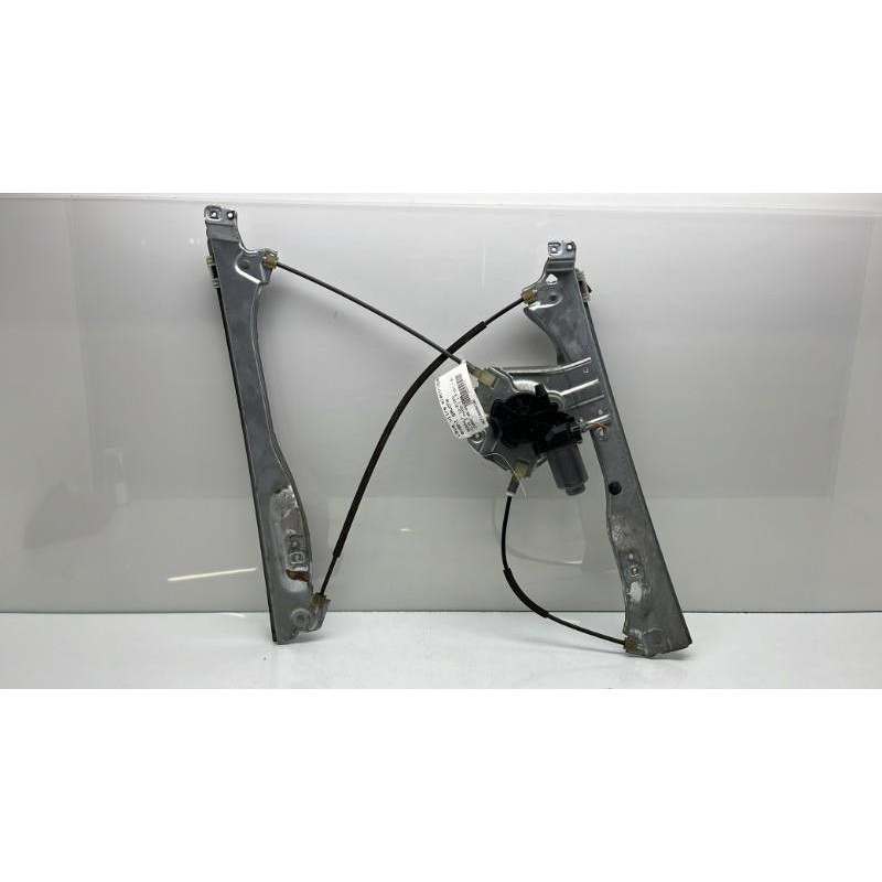 Leve vitre electrique avant gauche RENAULT CLIO 3 Photo n°1