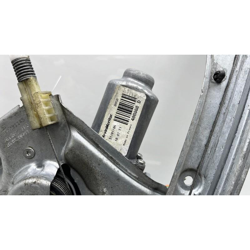 Leve vitre electrique avant gauche RENAULT CLIO 3 Photo n°2