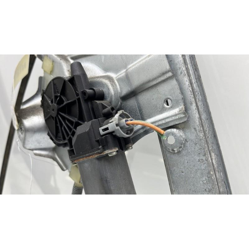 Leve vitre electrique avant gauche RENAULT CLIO 3 Photo n°3