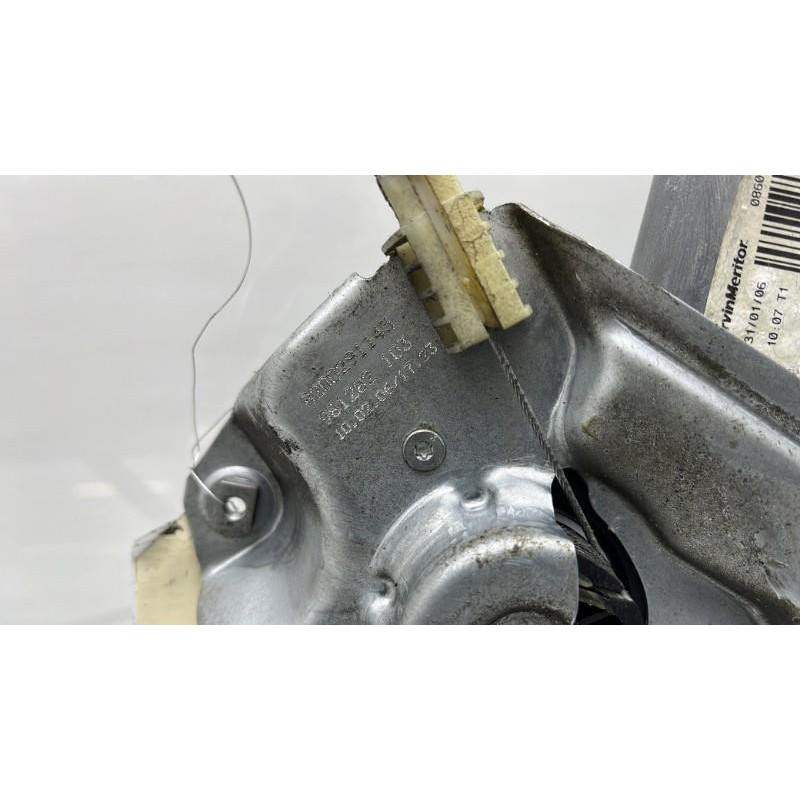 Leve vitre electrique avant gauche RENAULT CLIO 3 Photo n°8