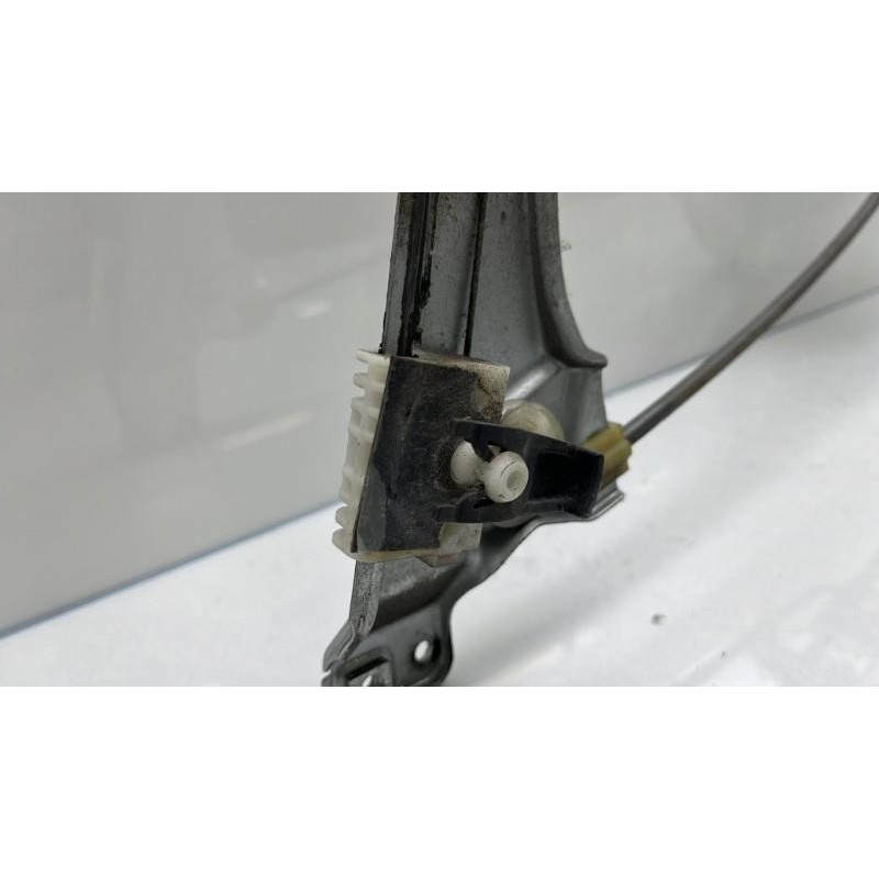 Leve vitre electrique avant gauche RENAULT CLIO 3 Photo n°9
