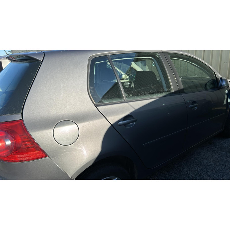 Feu arriere secondaire gauche (feux) VOLKSWAGEN GOLF 5 Photo n°8