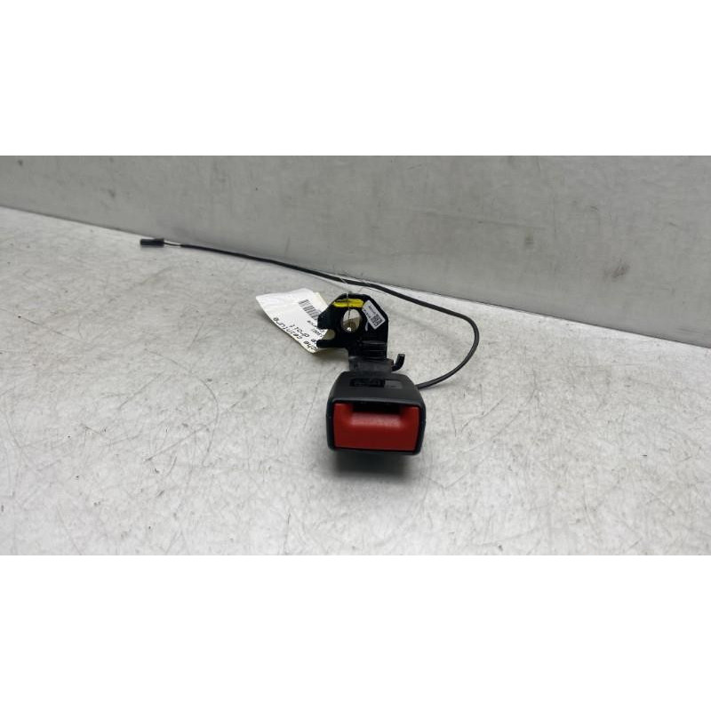 Attache ceinture arriere droit OPEL CORSA E Photo n°2