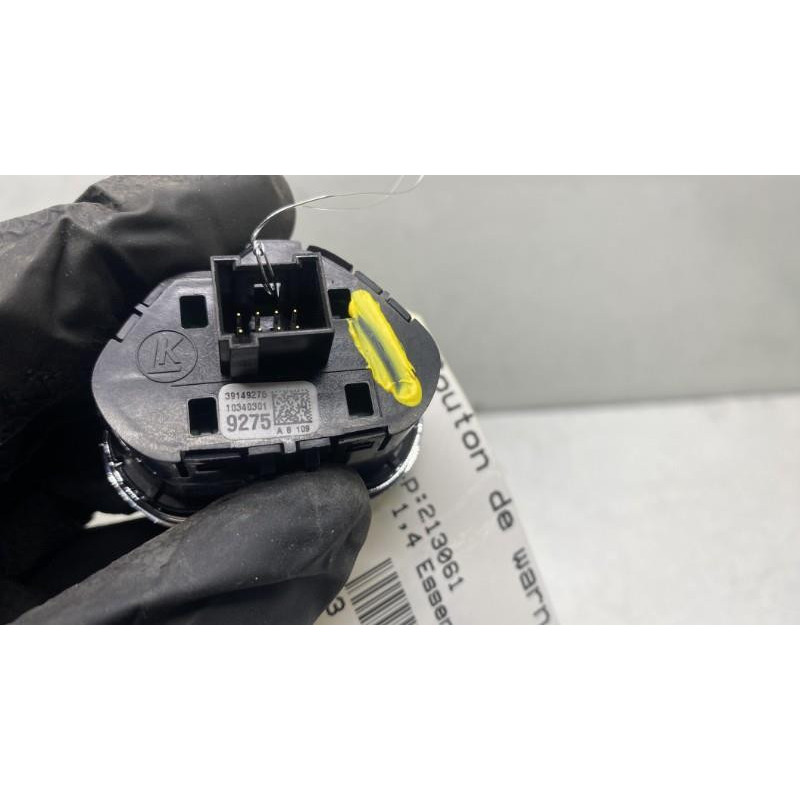 Bouton de warning OPEL CORSA E Photo n°3
