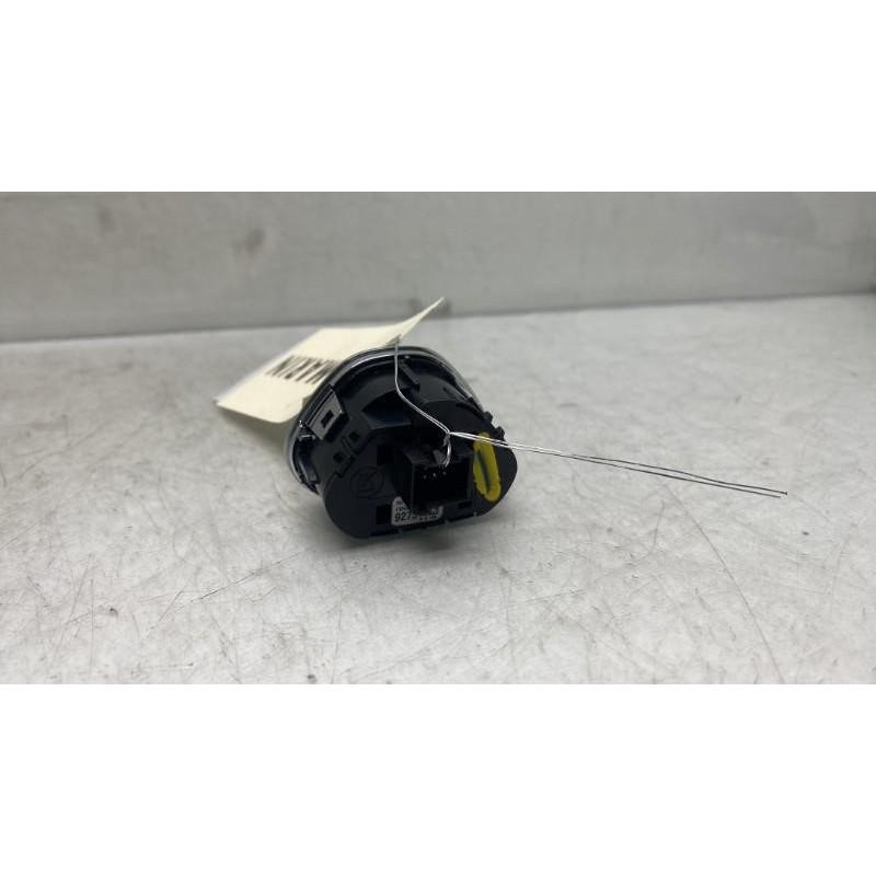 Bouton de warning OPEL CORSA E Photo n°4