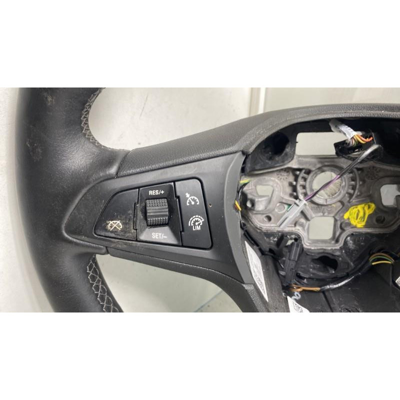 Volant OPEL CORSA E Photo n°1