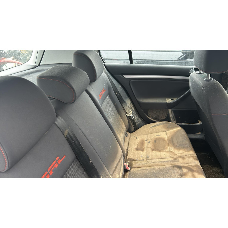 Feu arriere secondaire gauche (feux) VOLKSWAGEN GOLF 5 Photo n°8