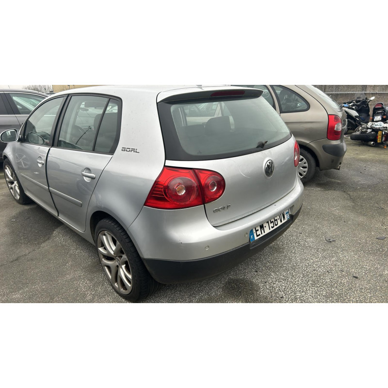 Feu arriere secondaire gauche (feux) VOLKSWAGEN GOLF 5 Photo n°11