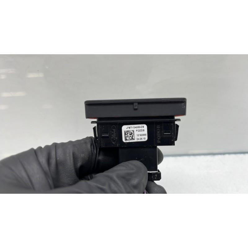 Bouton de warning FORD KA+ Photo n°2