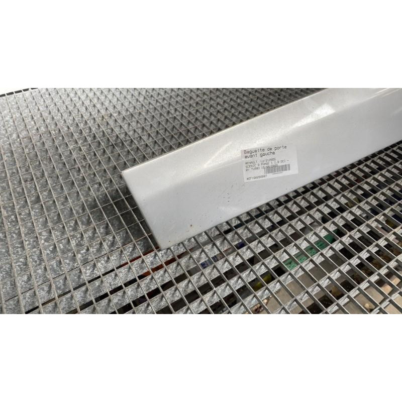 Baguette de porte avant gauche RENAULT SCENIC 3 Photo n°3