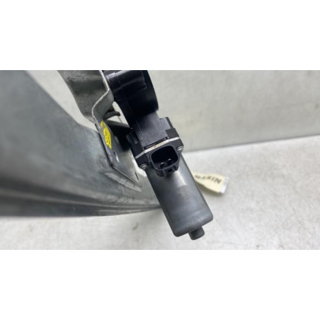Leve vitre electrique avant droit RENAULT CLIO 4 Photo n°1