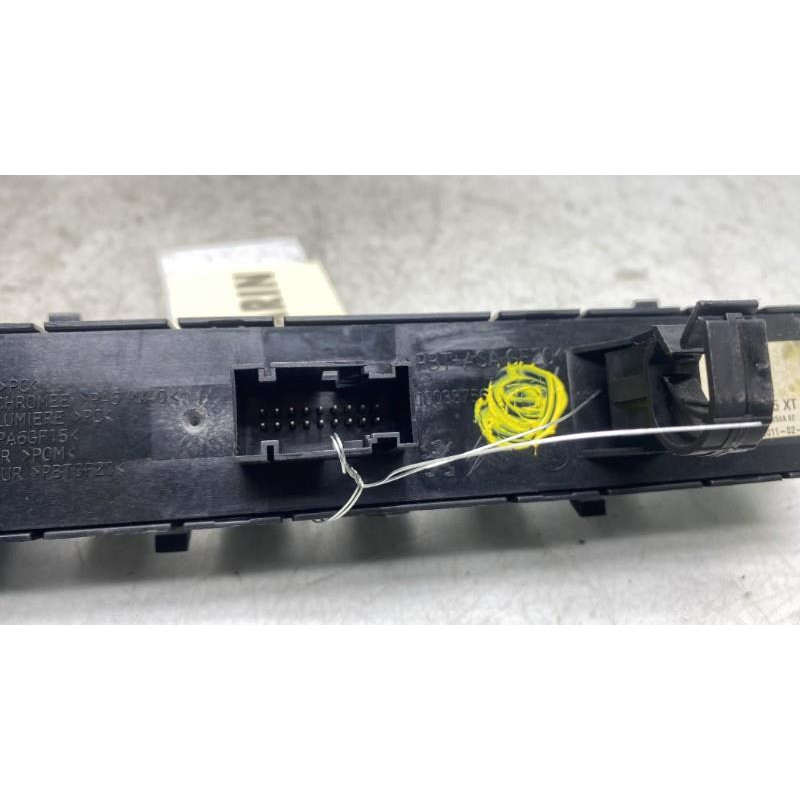 Bouton de warning PEUGEOT 3008 1 Photo n°4