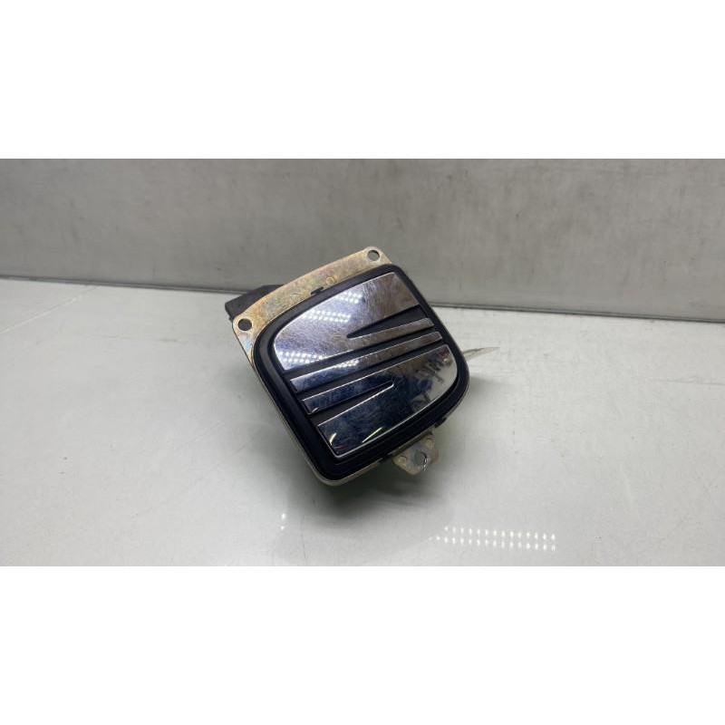 Bouton de coffre SEAT IBIZA 3 Photo n°2