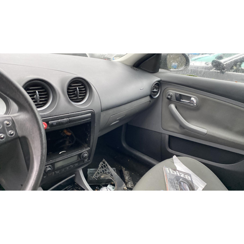Bouton de coffre SEAT IBIZA 3 Photo n°18