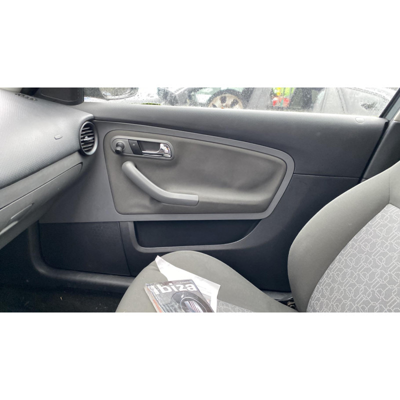 Bouton de coffre SEAT IBIZA 3 Photo n°20