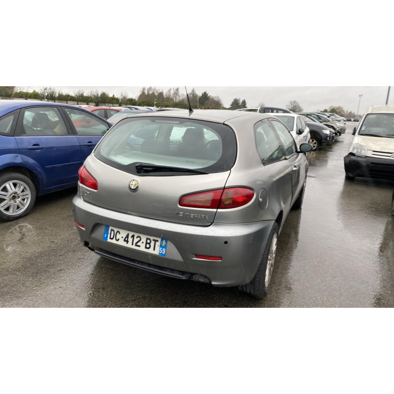 Feu arriere secondaire droit (feux) ALFA ROMEO 147 Photo n°9