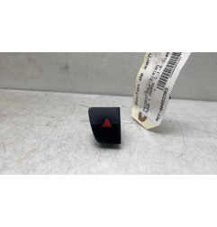 Bouton de warning PEUGEOT 5008 1