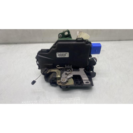 Serrure avant droit VOLKSWAGEN POLO 4
